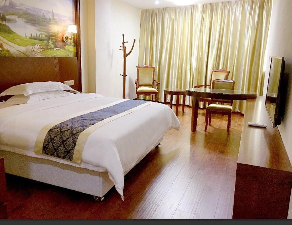 Longhui Business Hotel Хойчжоу Екстер'єр фото