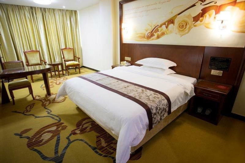 Longhui Business Hotel Хойчжоу Екстер'єр фото